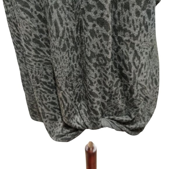 Max & Mia L Black Gray Leopard Print Long Sleeve Boat Neck Twist Hem Knit Top - Picture 2 of 8
